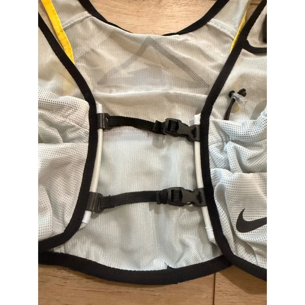 Nike Trail Running Vest Kiger 4.0 Grey Yellow Mesh Hydration Pack XS